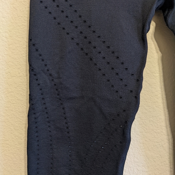 Peach Brand Black Laser Cut high waisted Leggings Size XLarge. EUC - Picture 2 of 5